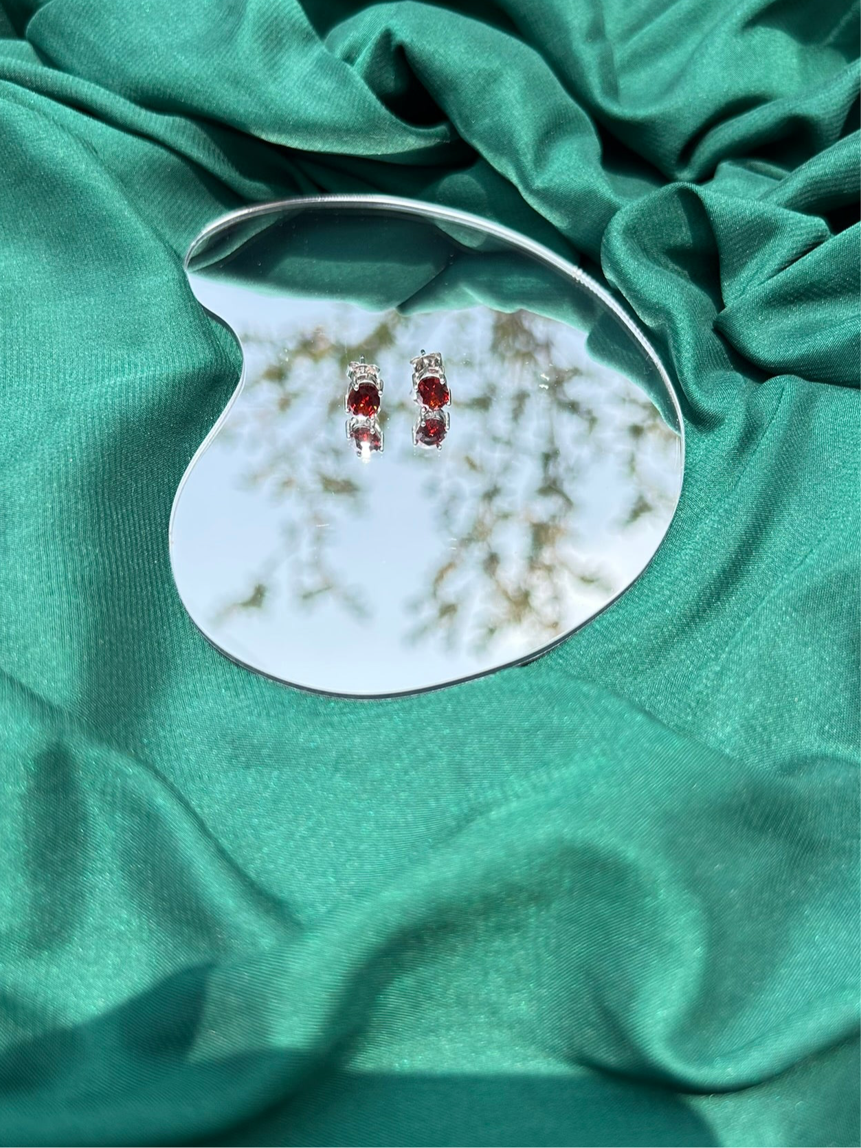 SCARLET OVAL STUDS