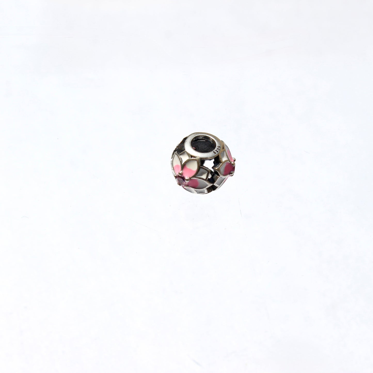 PETAL KISS CHARM
