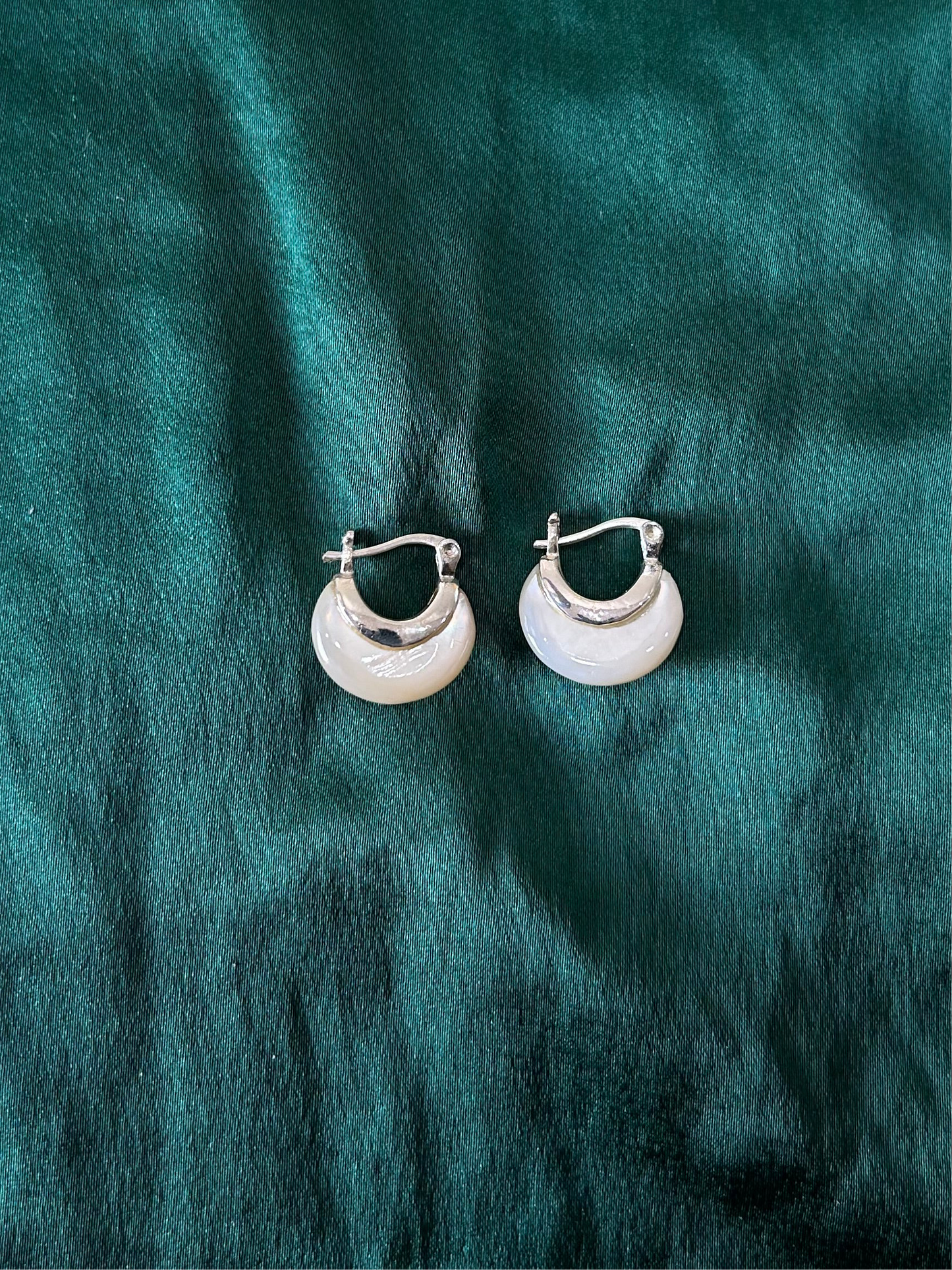 MINI PEARL WHISPER HOOPS