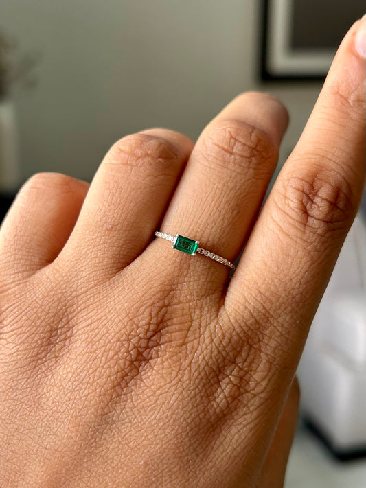 CLASSIC EMERALD BOLO RING