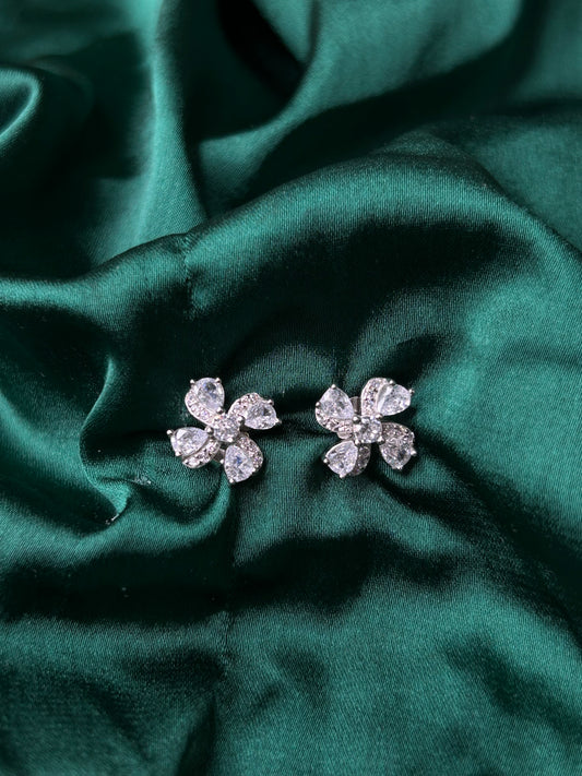 PETAL SPARK STUDS