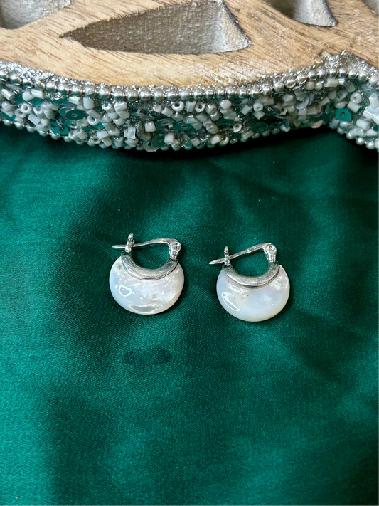 PEARL WHISPER HOOPS