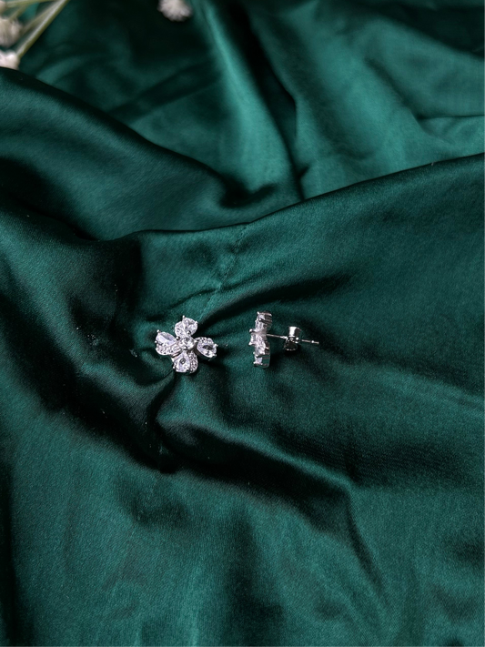 PETAL SPARK STUDS