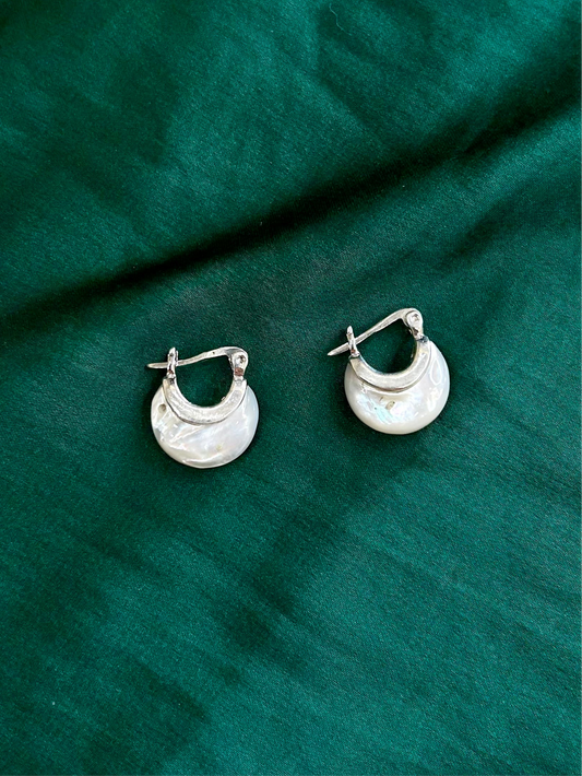 PEARL WHISPER HOOPS
