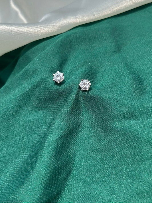ROUND BRILLIANT STUDS